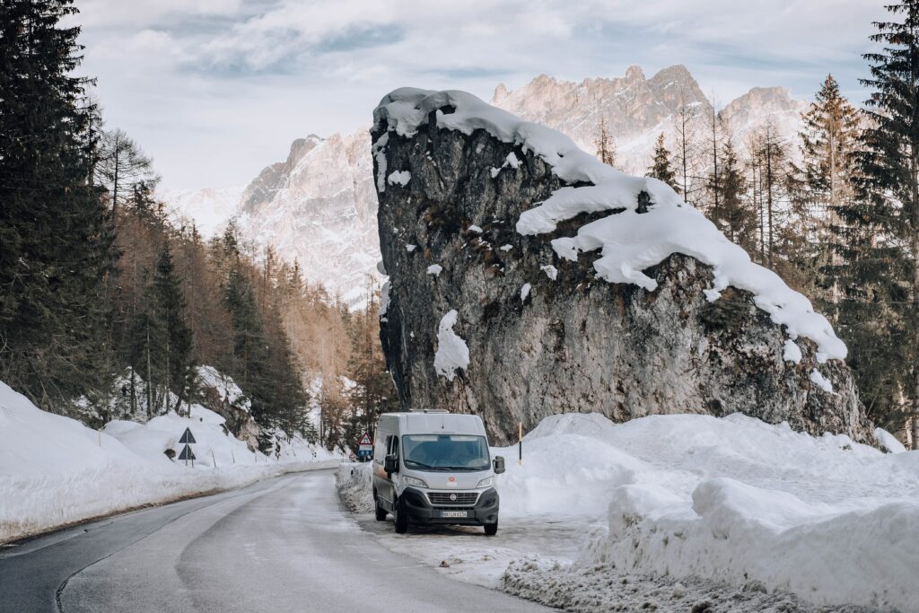 Wohnmobil unterwegs im Winter