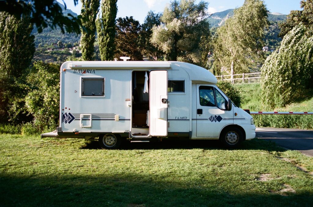 Wohnmobil auf Campingplatz